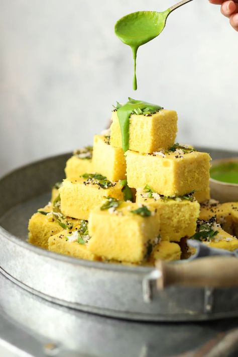 Khaman (Instant Chickpea Flour Dhokla) Dhokla Photography, Sour Cake, Gujarat Food, Sharing Plates, Khaman Dhokla, Gujarati Snacks, Traditional Indian Food, Plating Ideas, Burfi Recipe