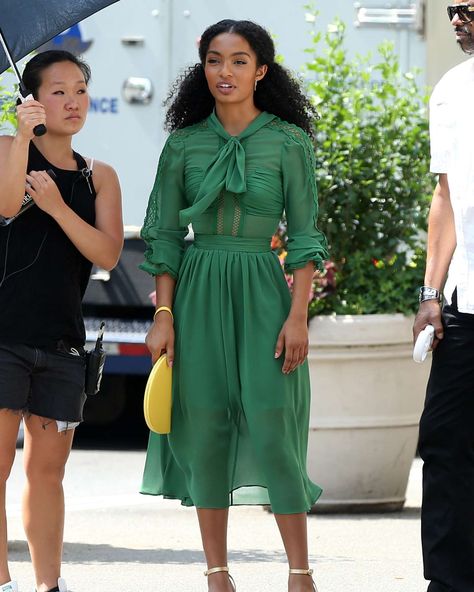 @yarashahidi filming ‘The sun is also a star’ in New York | July 15 // #yarashahidi #thesunisalsoastar #sunisalsoastar #blackish #grownish Grownish Zoey Outfits, Blackish Outfits, Grownish Outfits, Sun Is Also A Star, Zoey Johnson, Yara Shahidi, Boss Outfit, Practice Outfits, Feminine Outfit