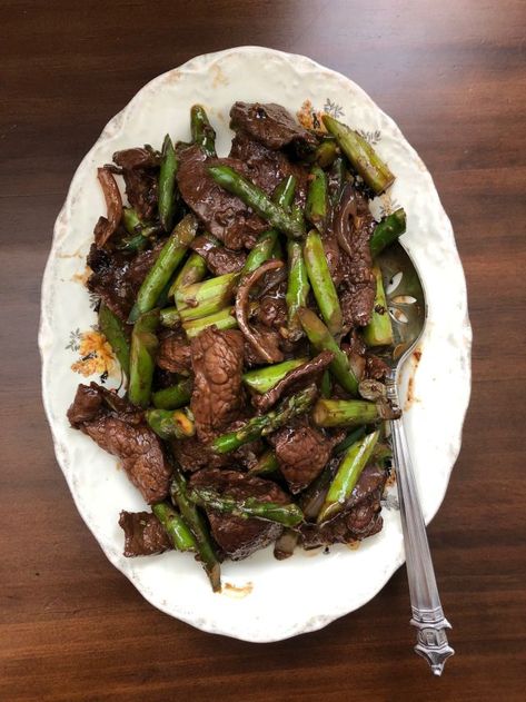 Lemongrass Beef Recipe, Beef And Asparagus, Asparagus Stir Fry Recipes, Lemongrass Beef, Lemongrass Recipes, Sauteed Asparagus, Asparagus Stir Fry, Growing Asparagus, Asparagus Seasoning