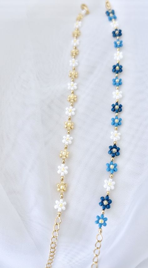 Two of our newest bracelets styles! On the left is the pearl and champagne bracelet 🥂 and on the right is the lapis, caribbean, pearl bracelet 🌊. Perl Breslet, Diy Bracelets Pearl, Wired Beaded Bracelets, Pearl Bracelets Diy, Pearls Bracelet Diy, Bracelet Pearl Ideas, Self Made Bracelets, Pearl Bracelet Ideas, Diy Pearl Bracelet