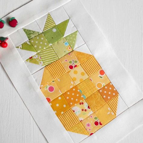 Fruit Quilt Blocks Free Pattern, Pineapple Quilt Pattern, Pineapple Quilt Block, Pineapple Quilts, Creative Quilts, Red Brolly, Fall Quilt Patterns, Pineapple Quilt, Homemade Quilts