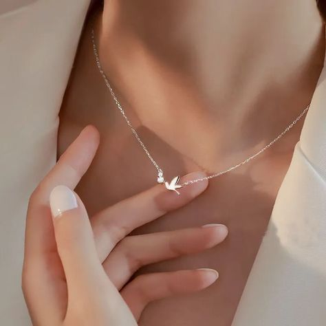 Korean Silver Color Cute White Dove Necklace for Women: Fashion Simple Temperament Zircon Clavicle Chain. Here's to embracing the beauty of simplicity with this stunning Korean jewelry! This silver necklace combines cute white dove motifs with the delicate shine of Zircon stones. An elegant clavicle chain design that adds a touch of simple yet chic style to any outfit. A perfect blend of modern fashion and simple temperament. It's more than a necklace, it's a statement of simplicity and elegance Jewlery Necklace, Dove Necklace, White Dove, Wedding Party Jewelry, Neck Jewellery, Trendy Necklaces, Birthday Jewelry Gift, Fashion Jewelry Necklaces, Stainless Steel Necklace