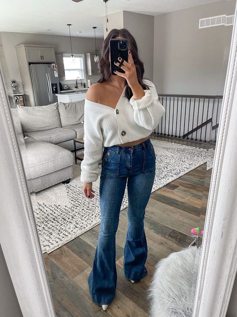 Bellbottom Pants Outfits Winter, Bellbottom Jeans Outfit, Denim Flare Pants Outfit, Denim Flares Outfit, Denim Flare Jeans Outfit, Cardigan And Jeans Outfit, Flare Denim Outfit, White Flare Jeans Outfit, Off The Shoulder Sweater Outfit