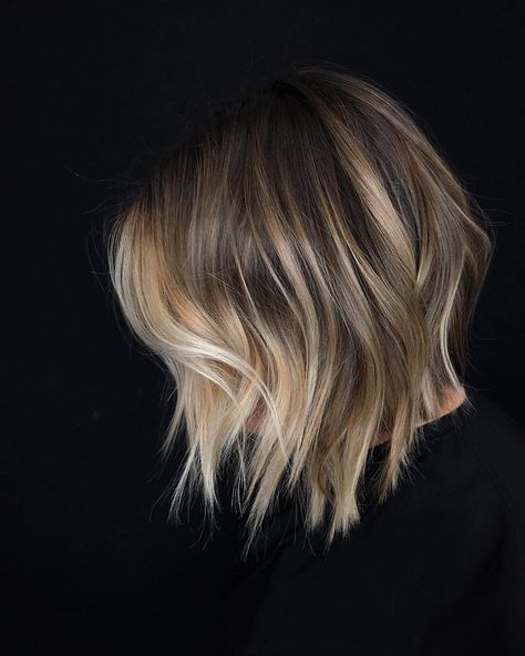 Oh so smooth... color melt ➕🎨 ➕ ✂️ Face Frame Balayage, Ombré Short Hair, Framing Balayage, Blonde Ombre Short Hair, Hoodie Hairstyles, Short Hair Color Ideas, Best Short Hair, Tomboy Haircut, Balayage Ideas