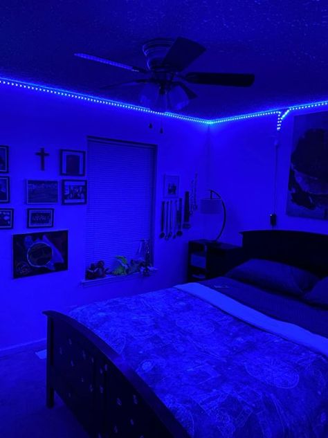 Room W Led Lights, Led Lights Around Ceiling, Strip Lights Bedroom Ideas, Dark Room With Led Lights, Led Room Lights Bedrooms, Indoor Led Lighting Ideas, Led Lights Bedroom Ceiling, Boys Hispanic, Rgb Bedroom