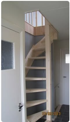 Loft Workspace, Scale Loft, Attic Room Ideas, درج السلم, Attic Staircase, Slanted Walls, Attic Loft, Attic House, Loft Stairs