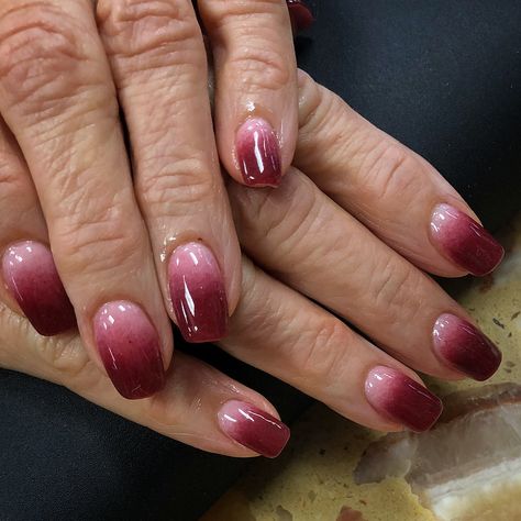 Red ombré dip power by Kayla Le Pink And Red Ombre Nails Acrylic, Ombre Maroon Nails, Dip Nails Red, Burgundy Ombre Nails, Mum Nails, Cute Red Nails, Red Ombre Nails, Dip Nail Colors, Purple Ombre Nails