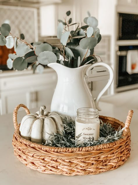 Entryway Fall Decor Ideas Console Tables, Autumn Tray Decor, Fall Centerpieces Diy, Fall Tray, Neutral Fall Decor, Fall Living Room, Fall Decor Inspiration, Fall Thanksgiving Decor, Fall Deco