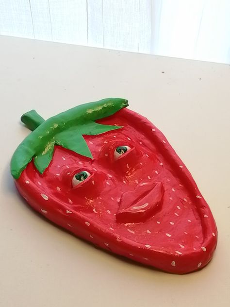 Strawberry Clay Art, Strawberry Air Dry Clay, Strawberry Clay Tray, Diy Air Dry Clay, Sculpture Art Clay, Clay Crafts Air Dry, Art Clay, Diy Clay Crafts, Clay Ceramics