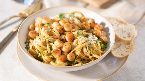 Lemon Garlic Scallops Pasta, Patagonia Scallops Recipes, Patagonia Scallop Recipes, Patagonian Scallops, Scallop Recipes Pasta, Scallop Pasta, Lemon Garlic Pasta, Healthy Recipes Clean, Seafood Entrees