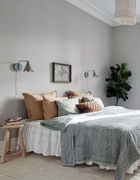 Pale Green Bedrooms, Scandinavian Design Bedroom, Neutral Bedrooms, Scandinavian Bedroom, Gorgeous Bedrooms, Green Bedroom, Style Deco, Bedroom Green, Home Design Decor