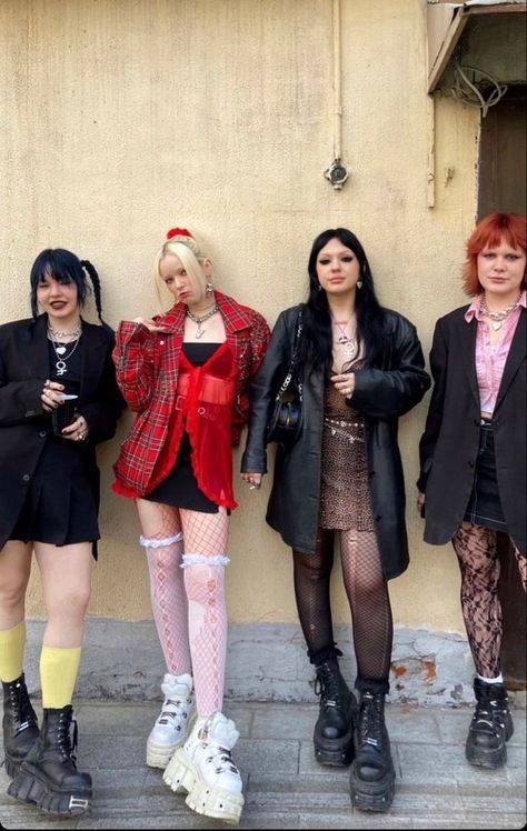 Darkwave Fashion, New Rock, Swaggy Outfits, Alternative Outfits, Inspiration Mode, Grunge Fashion, Grunge Outfits, Aesthetic Outfits, The Professional