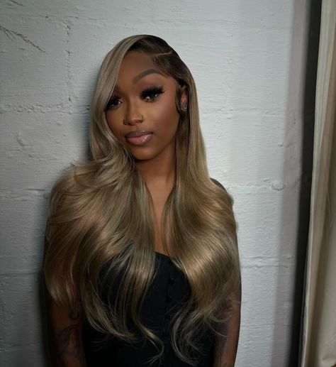 Coloured Wigs Black Women, Blonde Prom Hair, Weave Aesthetic, Highlighted Wig, Weave Ideas, Hair Lookbook, Makeup Morphe, Frontal Wig Hairstyles, Weave Styles