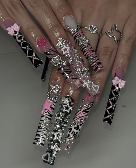 ₊˚ෆ Follow me for more 𐙚 visit my boards ₊˚ෆ Y2k Bling Nails, Nail Inspo Extra, Birthday Nails Bling, Birthday Nails Inspo, Long Nails Square, Square Nails Summer, Nail Inspo Halloween, Feminine Nails, Art Nail Ideas