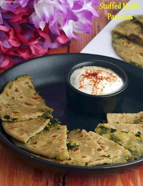 Dish Plating Ideas, Pregnancy Recipes, Healthy Evening Snacks, Indian Recipes Authentic, Indian Flat Bread, Plating Ideas, Paratha Recipe, Recipe Indian, Paratha Recipes