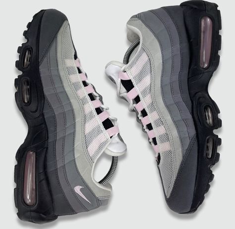 95 Air Max Shoes, 95s Shoes, 95s Nike, Nike Tn Shoes, Nike 95, Airmax 95, Nike Airmax 95, Pretty Shoes Sneakers, Shoe Wishlist