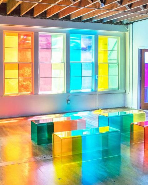 10 Bold, Colorful Pop-Up Art Installations That Are Totally On-Trend Right Now Arte Pop Up, Color Factory, Pop Up Art, Interactive Display, Interactive Art, Glass Blocks, Architectural Digest, Exhibition Design, 인테리어 디자인