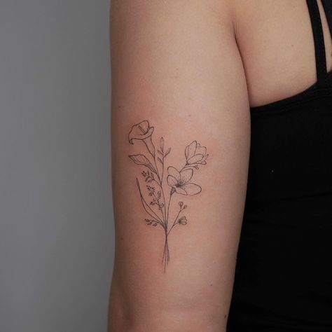 Ali on Instagram: “Delicate flowers ♥” Floral Tattoo Simple, Men Floral Tattoo, Floral Tattoo Drawing, Floral Tattoo Forearm, Simple Floral Tattoo, Delicate Floral Tattoo, Floral Arm Tattoo, Simple Flower Tattoo, Flower Bouquet Tattoo