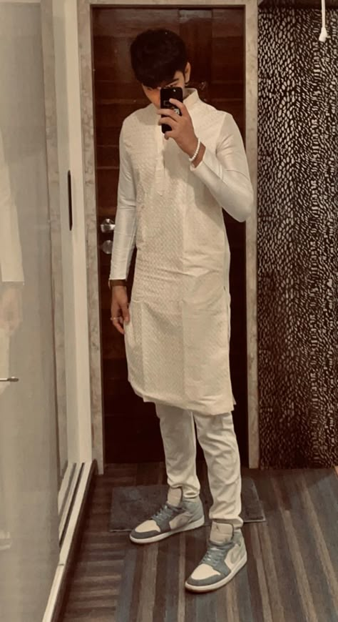 Desi Boy Aesthetic Kurta, Boys In Kurta Aesthetic Pics, Boys In Kurta, White Kurta Men, Indian Poses, Bond Outfits, Garba Outfit, Brown Boys, Love Drama