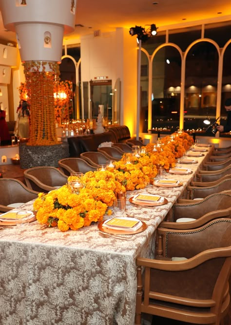 Diwali House Party Ideas, Diwali Party Decoration, Diwali Party Table Decor, Table Decorations Diwali, Diwali Dinner Table Decor, Diwali Table Setting, Diwali Table Decorations, Diwali Party Decorations, Diwali Table Decor