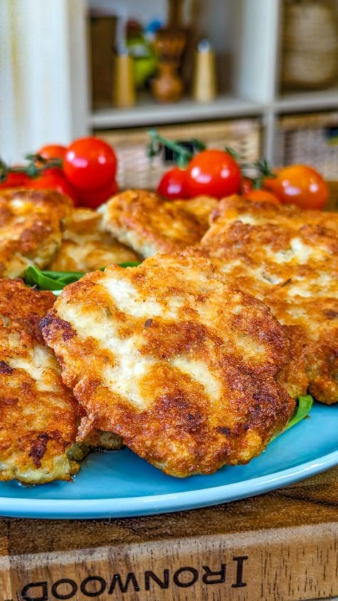 Crispy Chicken Fritters - Home Chef World Air Fryer Chicken Fritters, Canned Chicken Fritters Recipe, Crispy Chicken Fritters, Chicken Fritters With Canned Chicken, Chicken Cheese Fritters, Chicken Friand Recipe, Crispy Chicken Fritters With Canned Chicken, Chicken Fritter, Chicken Fritters Recipe