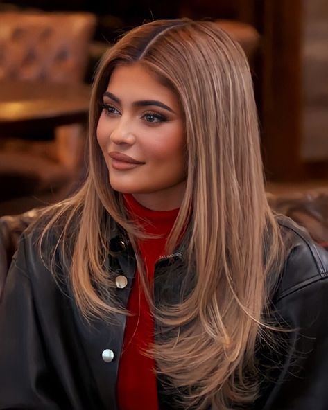 Kylie Hair, Jenner Hair, Kylie Jenner Hair, Rambut Brunette, Brown Hair Looks, Brown Hair Inspo, Honey Blonde Hair, Brown Hair Balayage, Blonde Hair Inspiration