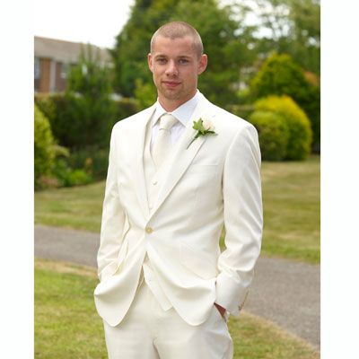 ivory grooms suit Best Groom Suits, White Wedding Suits For Men, Casual Wedding Suit, Best Wedding Suits, White Wedding Suit, Ivory Suit, Global Wedding, Wedding Tux, Mens Wedding Attire