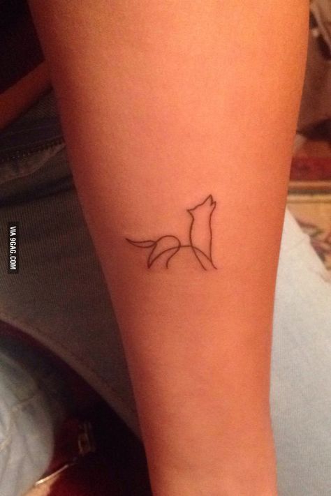 Thanks guys for one line signature , Now I have an awesome tattoo . - 9GAG Victoria Tattoo, Small Fox Tattoo, Coyote Tattoo, Husky Tattoo, Second Tattoo, Kids Tattoo, Capricorn Tattoo, Single Line Tattoo, Light Tattoo