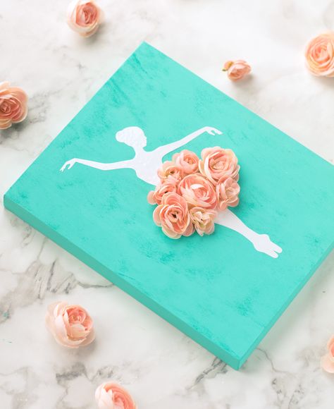 Ballerina Crafts You Can Make Ballerina Crafts, Professional Gift Ideas, Ballerina Gift, Inexpensive Crafts, Gift Wrapping Techniques, Gift Wrapping Inspiration, Gift Wrapping Ideas, Unique Gift Wrapping, Creative Gift Wrapping