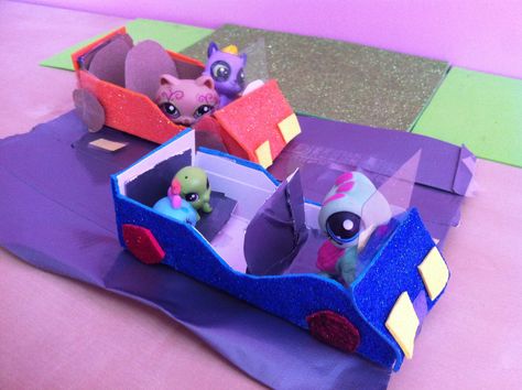 Lps Houses, Monster High Room, Crafts Diy Easy, Lps Crafts, Diy Toys Car, Diy Cars, Lps Custom, Paper Dogs, Cute Houses