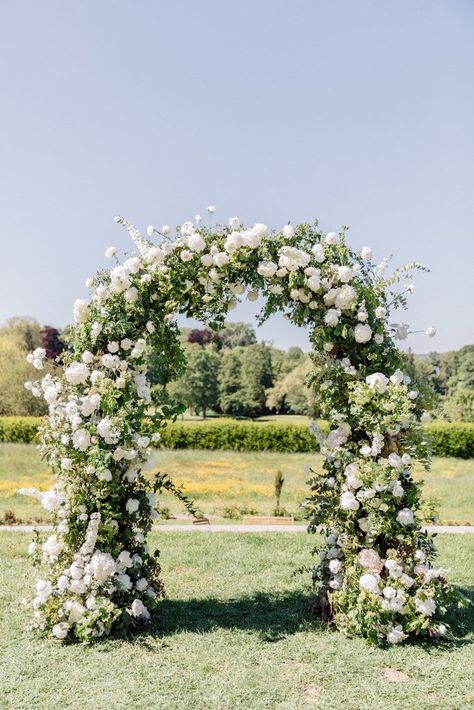 White and green classic and timeless arch for a chateau wedding by Floraison Paris. Peonies, hydrangeas, roses and greenery. Chateau wedding, destination wedding France Monochromatic Wedding, Pippin Hill Wedding, Floral Arch Wedding, Wedding Arch Flowers, Wedding Arbour, Hill Wedding, Arch Flowers, Church Flowers, Wedding Ceremony Flowers