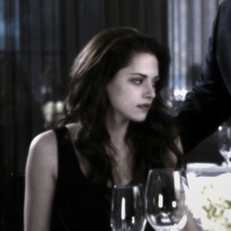 bella cullen resturant icon - ✥ Bella Swan, S N, A Man, A Woman, On Twitter, Twitter