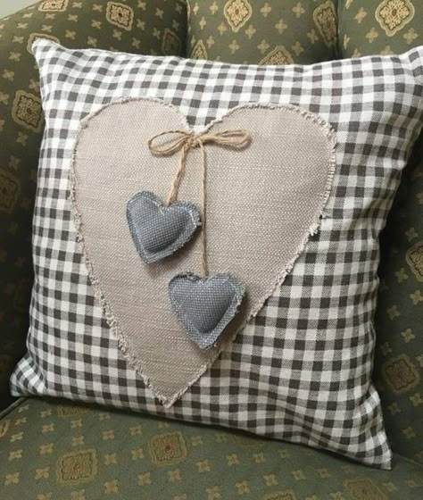 Heart Cushions Ideas, Homemade Pillows Ideas, Applique Cushions Ideas, Applique Pillows Ideas, Appliqué Cushions, Appliqué Pillows, Cushion Covers Ideas, Shabby Chic Cushions, Shabby Chic Hearts