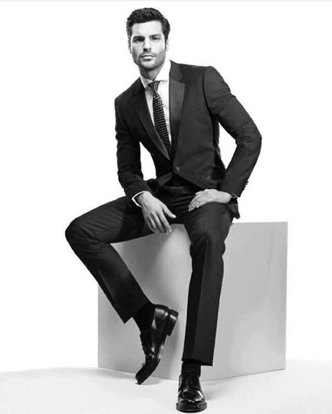 Poses Suits Men, Power Poses For Men, Male Suit Poses, Men Sitting Poses, Men Studio Photoshoot, Male Portrait Poses, Business Portrait Photography, A Man In A Suit, Man In A Suit