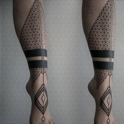 Geometric Feet Tattoo, Geometrical Leg Tattoo, Geometric Thigh Tattoo Women, Hip Leg Tattoo, Blackwork Leg Sleeve, Geometric Thigh Tattoo, Tattoo Legs Woman, Geometric Leg Tattoo, Geometric Back Tattoo