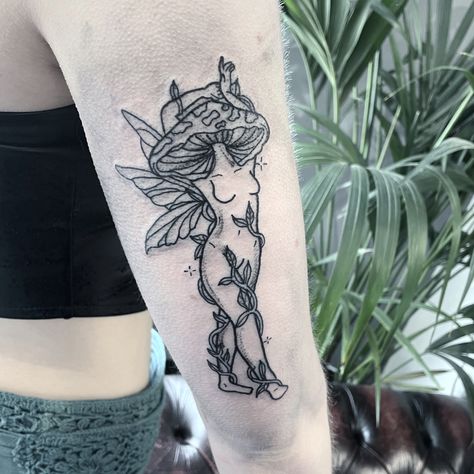 Mushroom Goddess Tattoo, Fairy Goddess Tattoo, Mushroom Woman Tattoo, Mushroom Woman Art, Mushroom Fairy Tattoo, Asap Tattoo, Dark Fairy Tattoo, Fairycore Tattoo, Cat Kingston