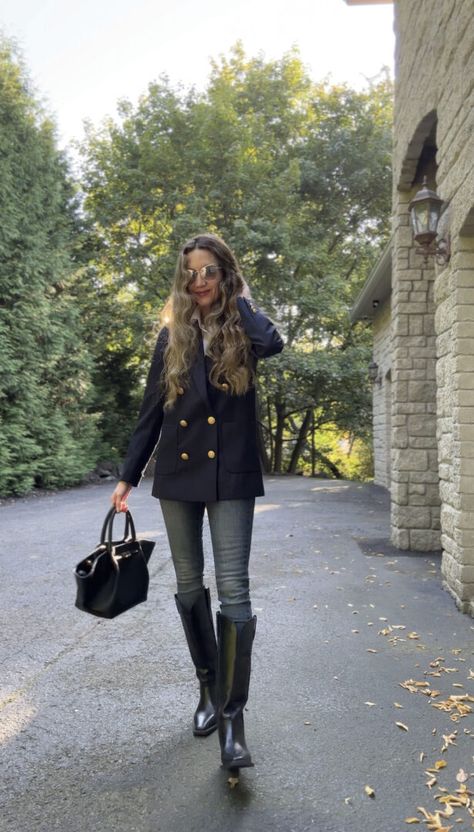 How to Wear Skinny Jeans in 2024 Tall Boots With Jeans, Jean Knee High Boots, Outfits With Knee High Boots, Tall Boots Outfit, Jeans Boots Outfit, Neutral Outfit Ideas, Uni Outfit, Outfit Ideas For Fall, Trends 2025