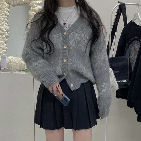 Grey Skirt Outfit Korean, Baguio Outfit, Gray Skirt Outfit, Ootd Cardigan, Outfits With Grey Cardigan, Skirt Outfits Korean, Hogwarts Outfits, Tennis Skirt Outfit, Outfit Korean