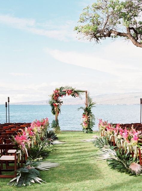 The bride and groom drew inspiration from their tropical Hawaiian venue to create a relaxing oceanside celebration. Go inside their beautiful day. Beach Wedding Arch, Casual Beach Wedding, Wedding Ceremony Ideas, Tropical Beach Wedding, Wedding Beach Ceremony, Beach Ceremony, Hawaiian Wedding, Maui Weddings, Martha Stewart Weddings