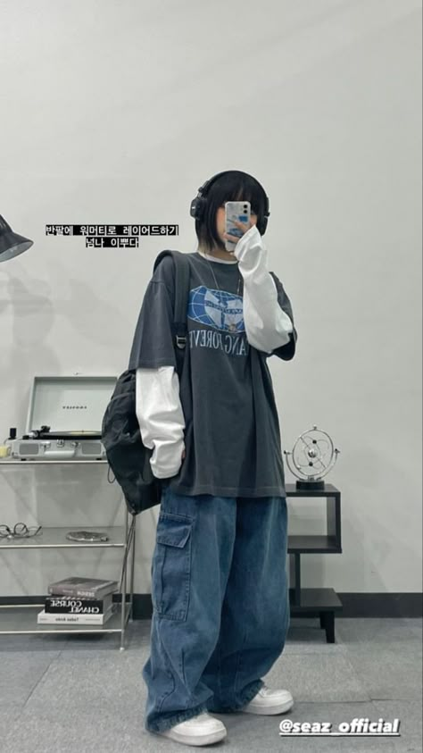 Baggy Outfit Inspiration, Kpop Fashion Aesthetic, Winter Baggy Outfits Women, Japanese Style Streetwear, Soft Japanese Outfits, Colorful Tomboy Outfits, Y2k Tomboy Outfits, Outfits With Long Sleeve Shirts, Y2k Korean Fashion