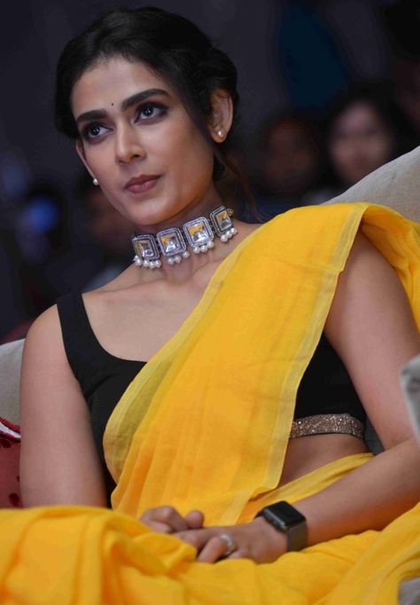 Aakanksha Singh, Saree Hairstyles, Indian Fashion Saree, Yellow Saree, Saree Models, Saree Look, Designer Dresses Indian, Wallpapers Hd, Beautiful Saree