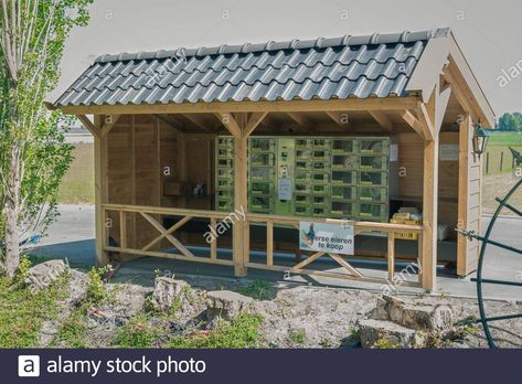 Download this stock image: Wooden barn with vending machine for selling and buying eggs. Inscription in Dutch says fresh eggs for sale. - 2BN6E19 from Alamy's library of millions of high resolution stock photos, illustrations and vectors. Egg Vending Machine, Fresh Eggs For Sale, Cute Shed, Own Business Ideas, Produce Stand, Eggs For Sale, Chicken Ideas, Wooden Barn, Farm Eggs