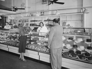 1950′s | Los Feliz Improvement Association 1950s Bakery, 50s Bakery, Vintage Supermarket, Vintage Grocery, Nostalgic Photos, Vintage Bakery, 50s Diner, Shop Poster, Griffith Park