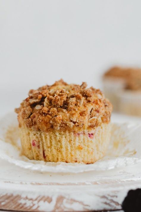 These Blackberry Pie Muffins are so soft and fluffy and they are perfect for mornings on the run. Nothing better than a delicious start to your morning. Pie Muffins, Muffin Flavors, Orange Icing, Applesauce Muffins, Blackberry Pie, Cranberry Orange Muffins, Double Chocolate Muffins, Orange Muffins, Apple Cinnamon Muffins