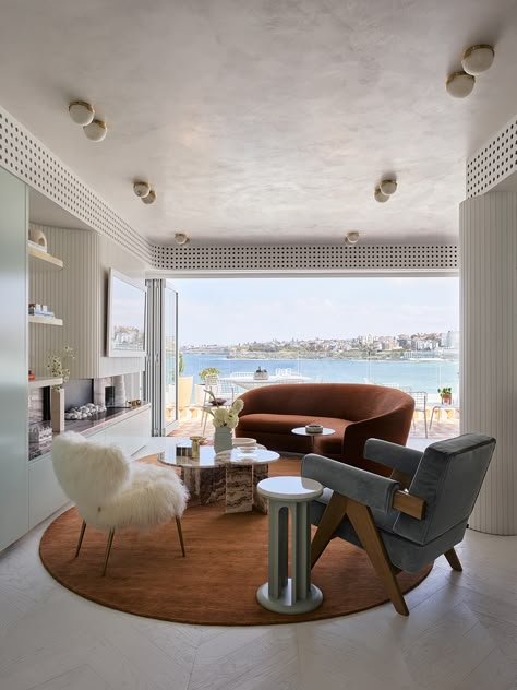 BONDI BEACH APARTMENT - Greg Natale 70s Apartment, Greg Natale, Luxury Living Room Ideas, Glam House, Australian Interior Design, Mood Tone, Custom Home Designs, Rug Ideas, Luxury Kitchens