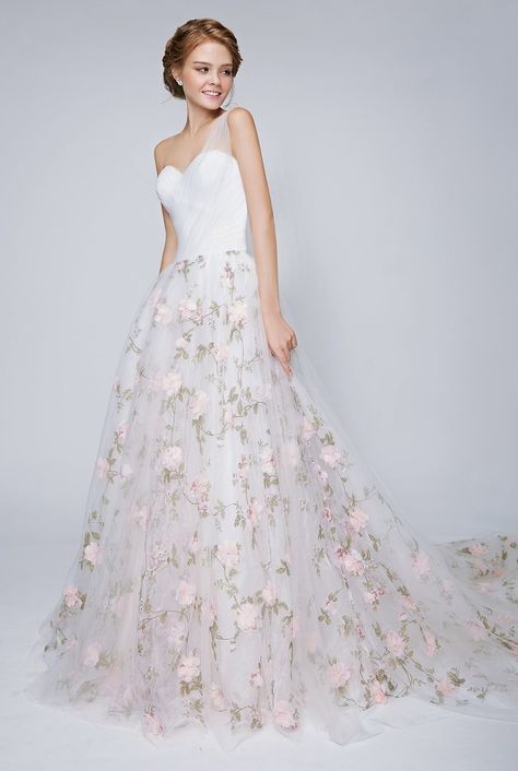 Wedding Dress Mermaid Lace, Floral Print Wedding Dress, Gown Rental, Chic Vintage Brides, Floral Wedding Dress, Floral Gown, A Wedding Dress, Wedding Dress Trends, Gorgeous Gowns