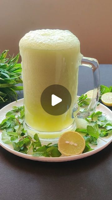 Mint Lemonade, Juice Drinks, Lemonade Recipes, Mint Leaves, Summer Drinks, Fun Drinks, Lemonade, Summer Recipes, Juice