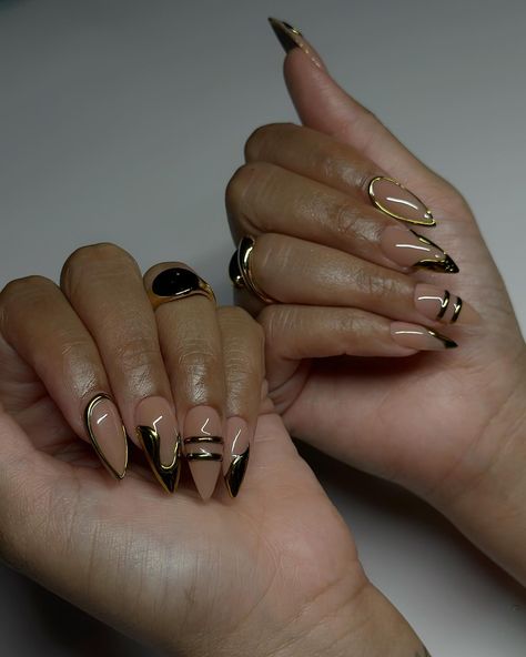 Happy Sunday 💖🏆 #dovenailsbysharon #gelx #apresgelx Black And Gold Chrome Nails, Nails With Black Dress, Black And Gold Nails Ideas, Gold Nails Ideas, Gold And Black Nails, Black And Gold Nails, Gold Chrome Nails, Nail Picking, Bday Nails