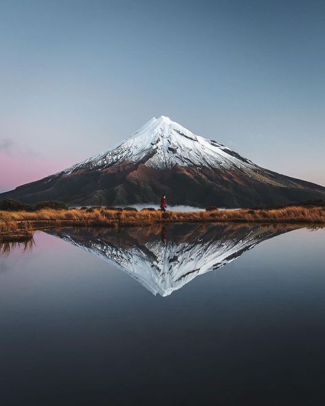 Taranaki New Zealand, Symmetry Photography, Mount Taranaki, Maori Art, Photography Architecture, Extreme Sports, Mount Rainier, Beautiful Things, Shout Out