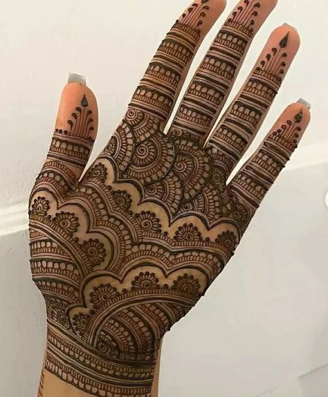 Mehendi Designs Fingers, Minimalist Mehendi Designs, Minimalist Mehendi, Henna Tattoo Design, Beautiful Simple Mehndi Design, Tattoos Henna, Henna Hand, Design Henna, Tattoo Henna